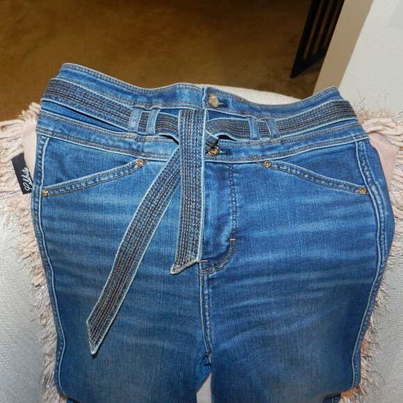 White House Black Market Everyday Soft EHR Belted Skinny Flare Jeans Size 2 - Picture 3 of 11